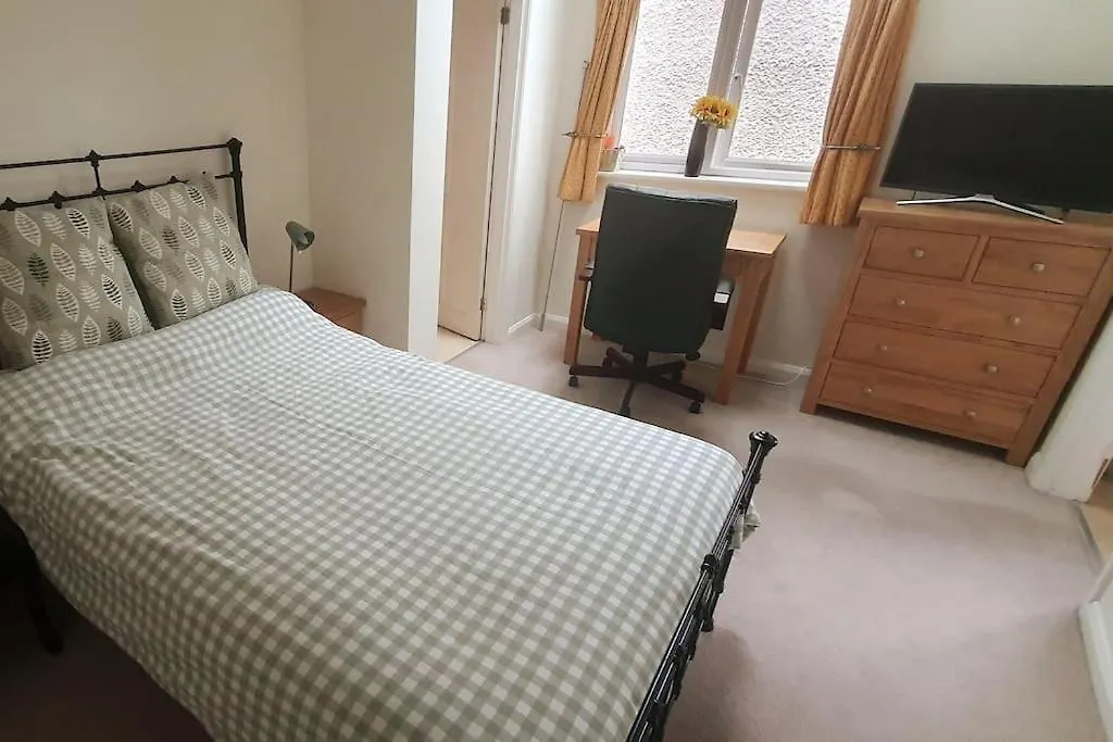 Merton House, Fully Serviced Studio Apartment West Molesey United Kingdom