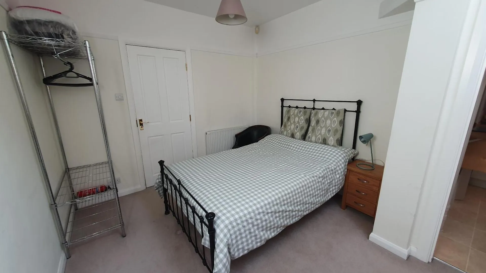 Merton House, Fully Serviced Studio Apartment West Molesey